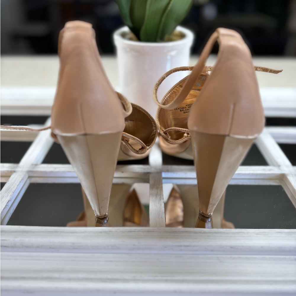 Nine West Tan Heels Elegant Design. Some signs of wear. - Picture 8 of 9